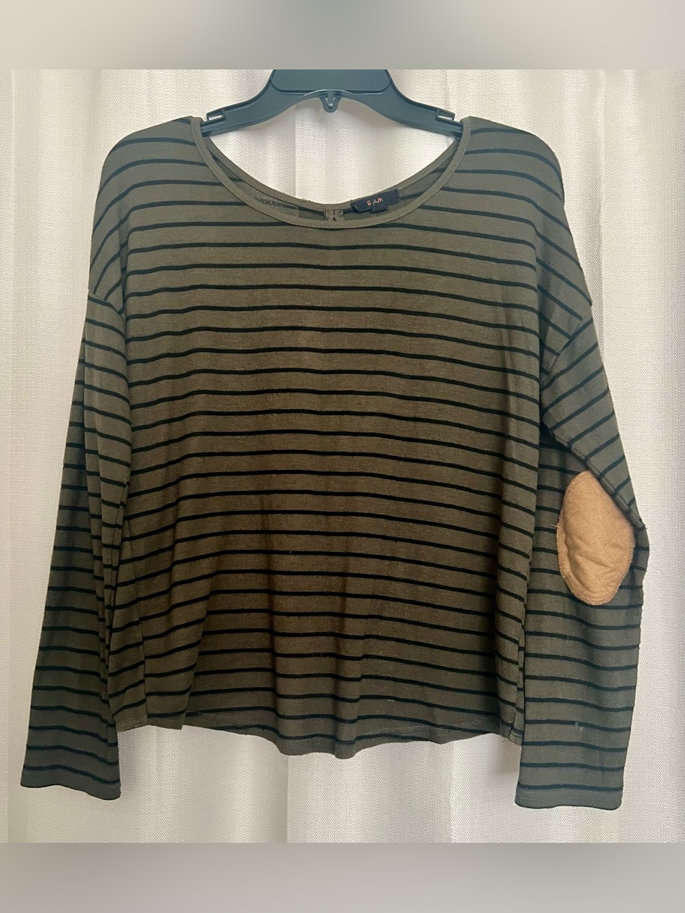 E&M Women’s Medium Olive Black Striped Bow Back Elbow Patch Top